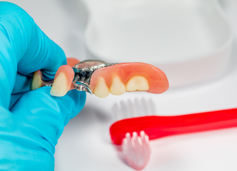 入れ歯の正しいお手入れ方法｜入れ歯の正しいお手入れ方法